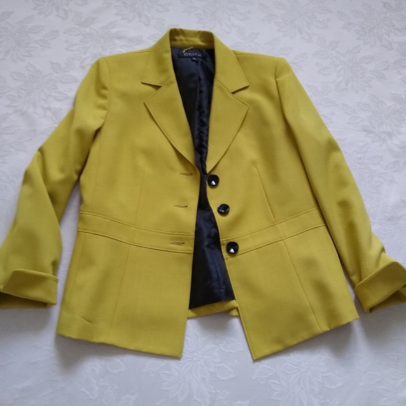 Kasper yellow 3 button seamed jacket